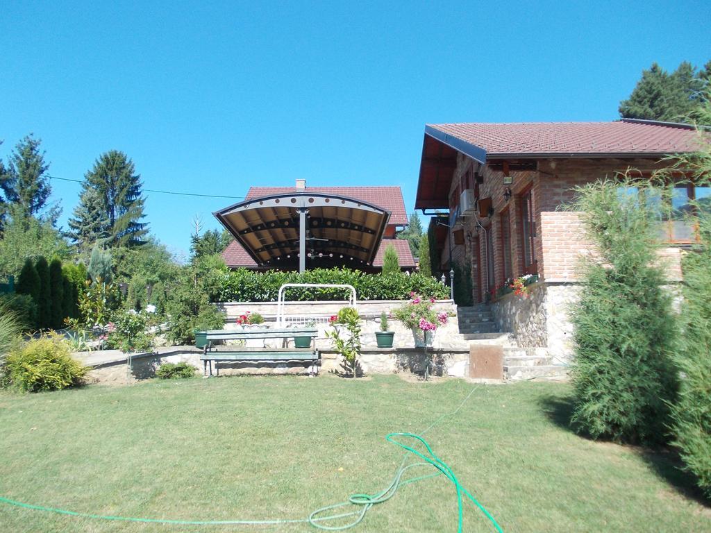 Kuca Za Odmor "Karalic" Bed and Breakfast Ležimir Buitenkant foto